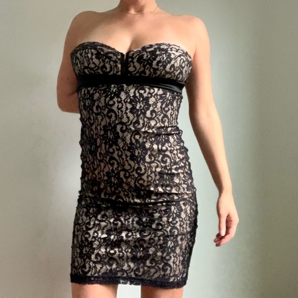 Vintage 2000’s strapless Lacey sweetheart mini dress